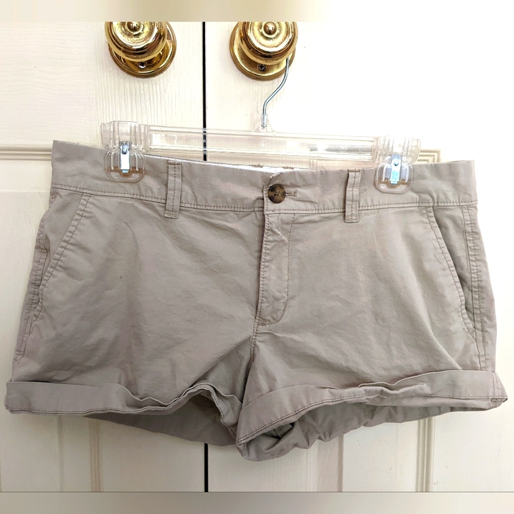 Vintage Old Navy Khaki Shorts - Size 8